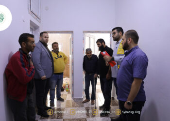 مدير شؤون متضرري الزلزال يتفقد عمليات تسكين المتضررين في مشروع خير التجار السكني.